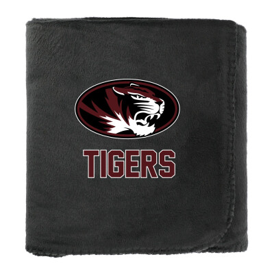 100% Recycled PET Fleece Blanket with RPET Pouch